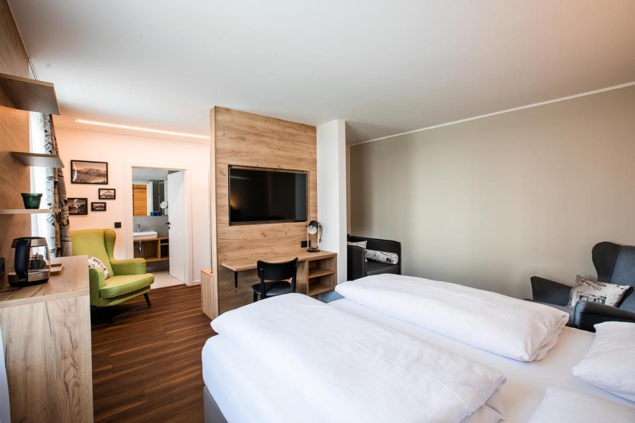 Wallner - Hotel & Wirt Arnoldstein Buitenkant foto