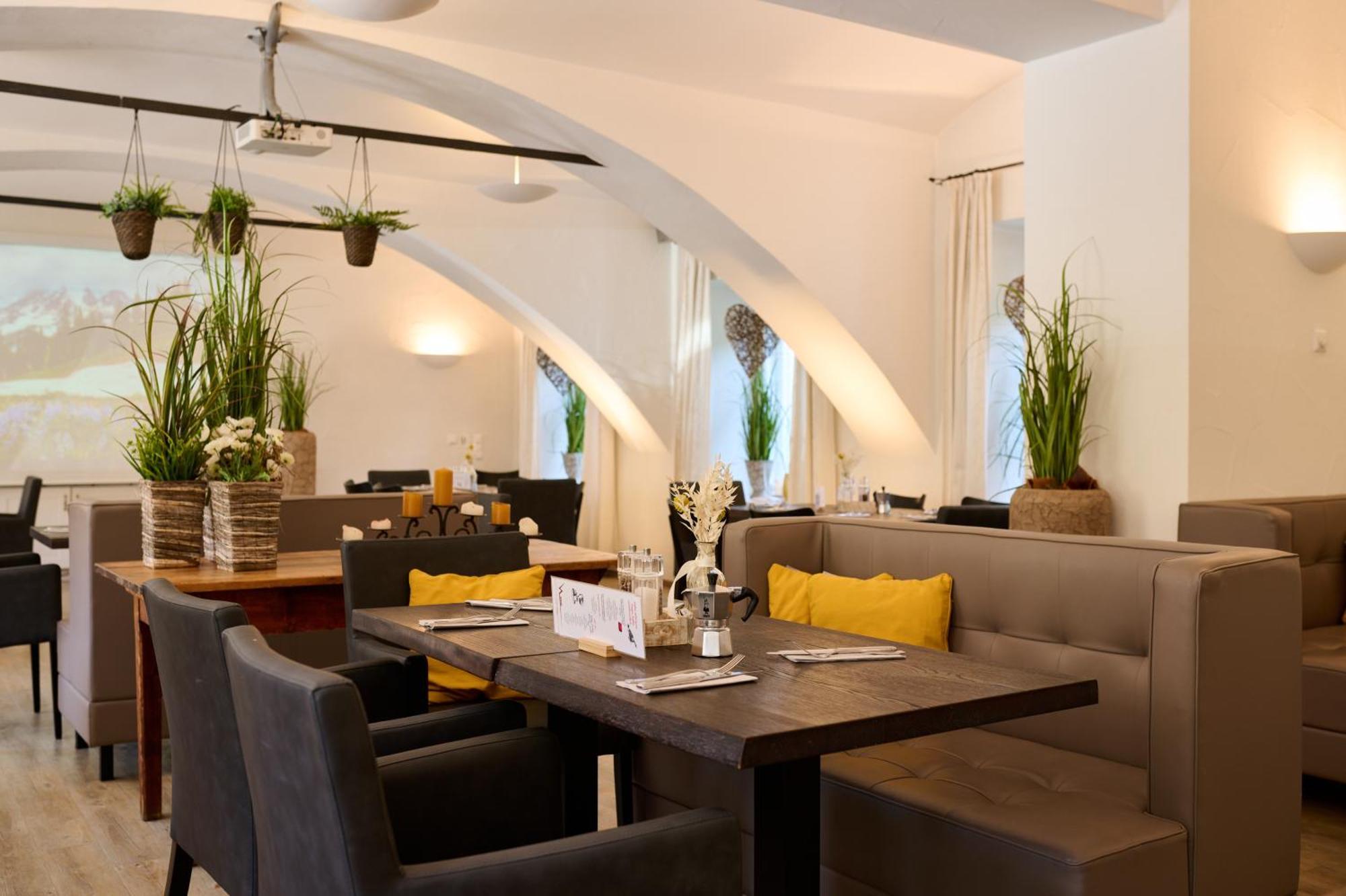Wallner - Hotel & Wirt Arnoldstein Buitenkant foto