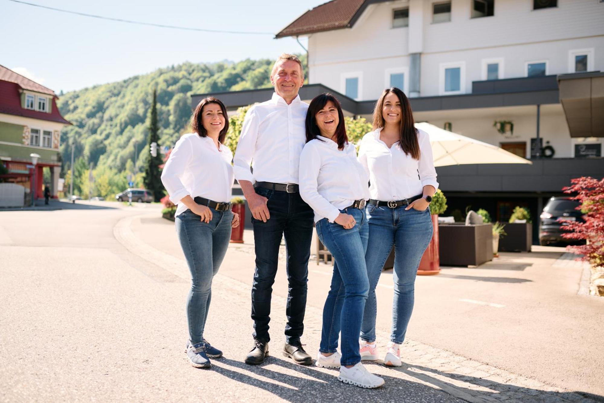 Wallner - Hotel & Wirt Arnoldstein Buitenkant foto