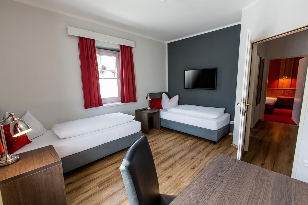 Wallner - Hotel & Wirt Arnoldstein Buitenkant foto