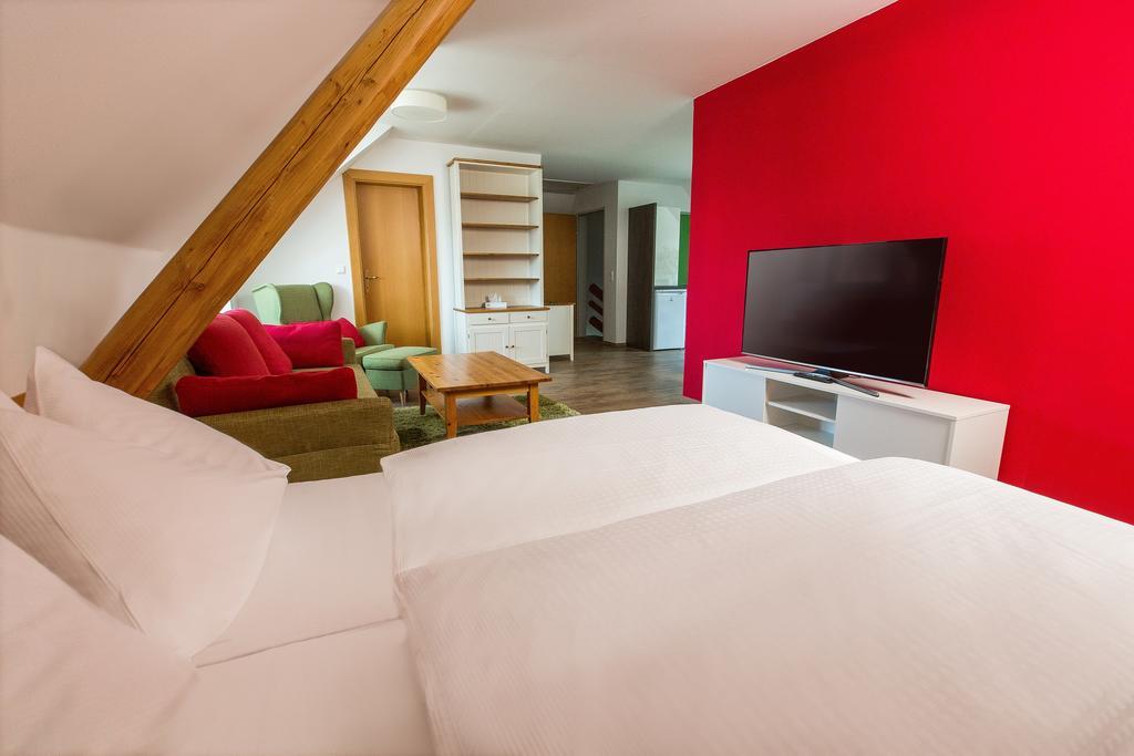 Wallner - Hotel & Wirt Arnoldstein Buitenkant foto