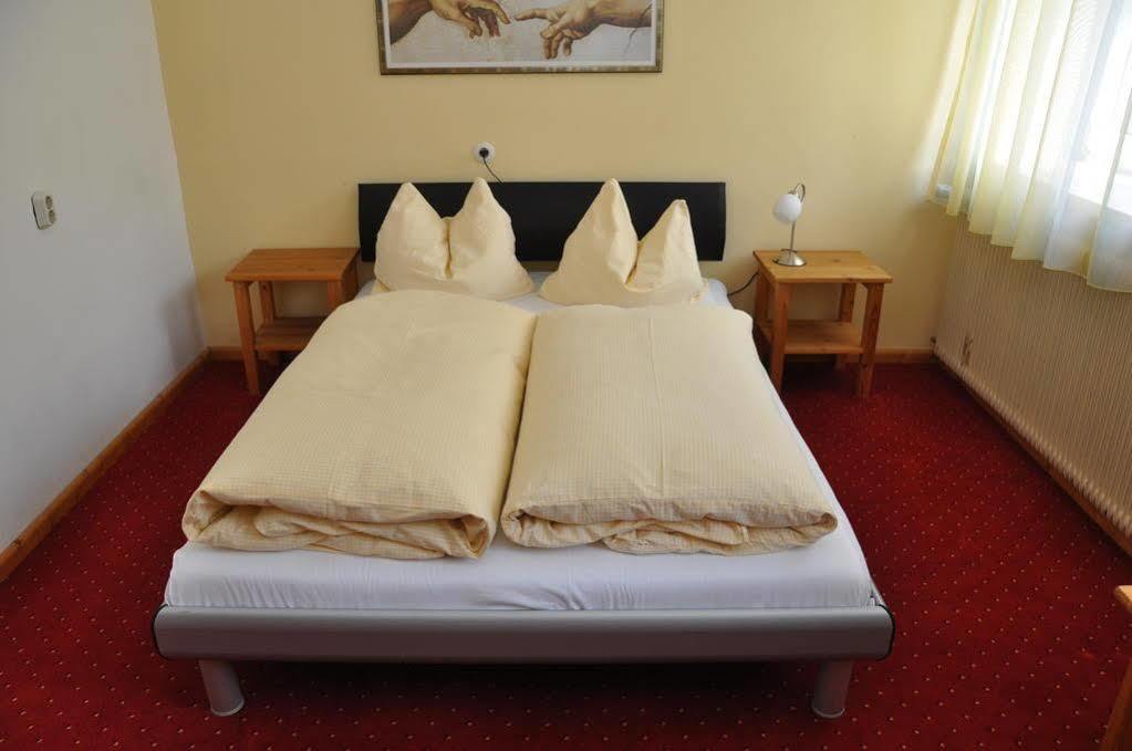 Wallner - Hotel & Wirt Arnoldstein Buitenkant foto