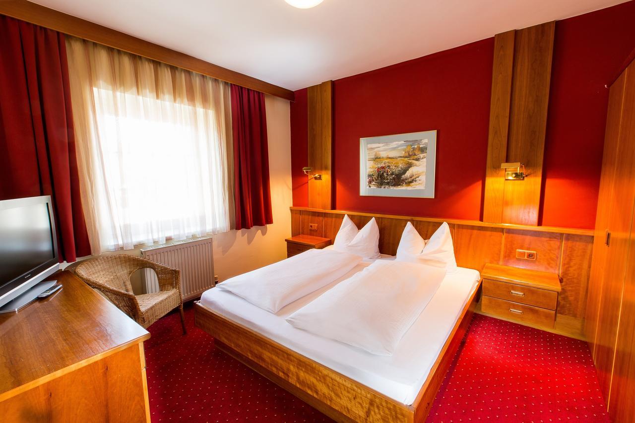 Wallner - Hotel & Wirt Arnoldstein Buitenkant foto